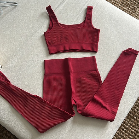 Red Ribbed workout set size medium - Picture 3 of 4